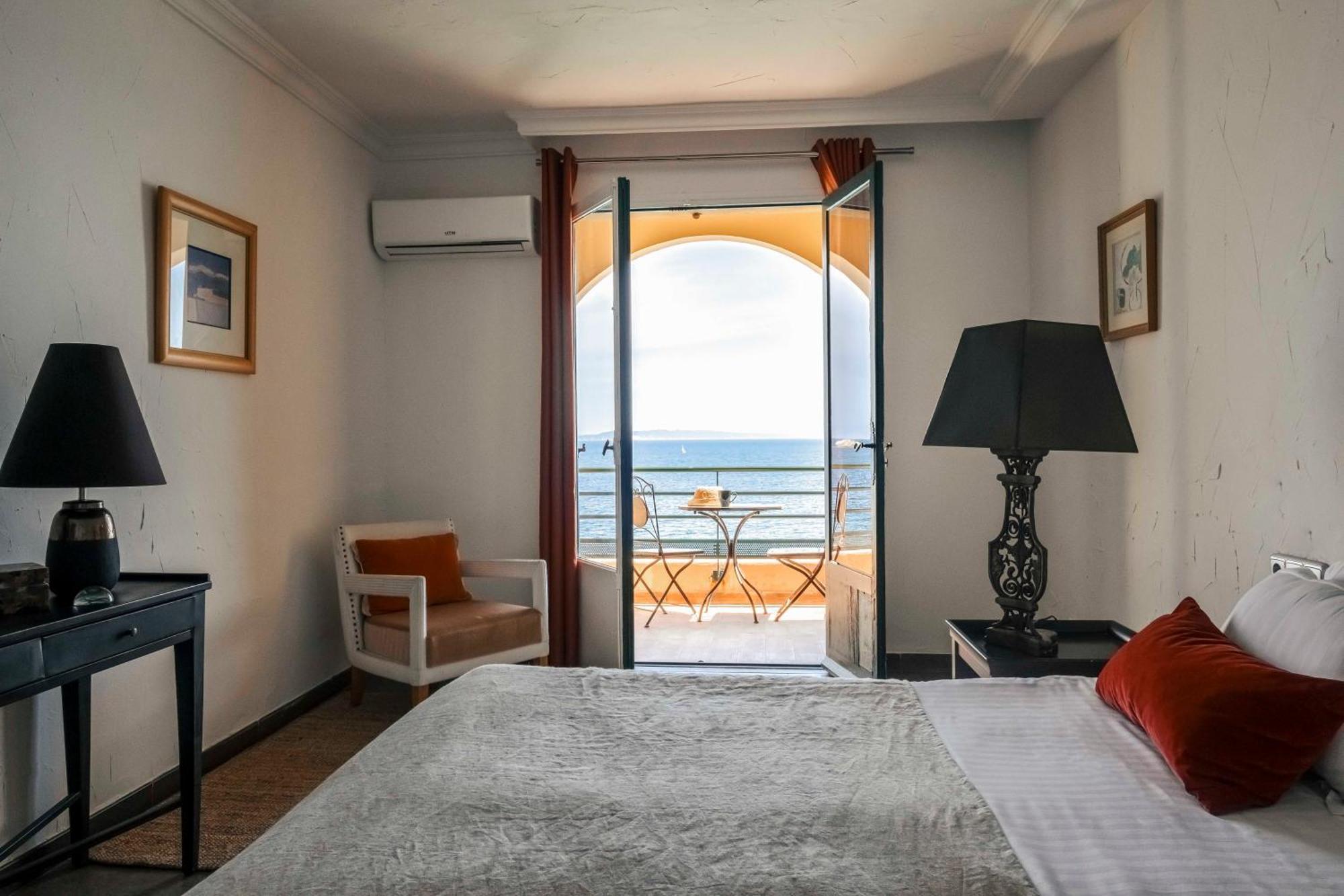 Surplage Hotel Cavaliere Le Lavandou Bagian luar foto
