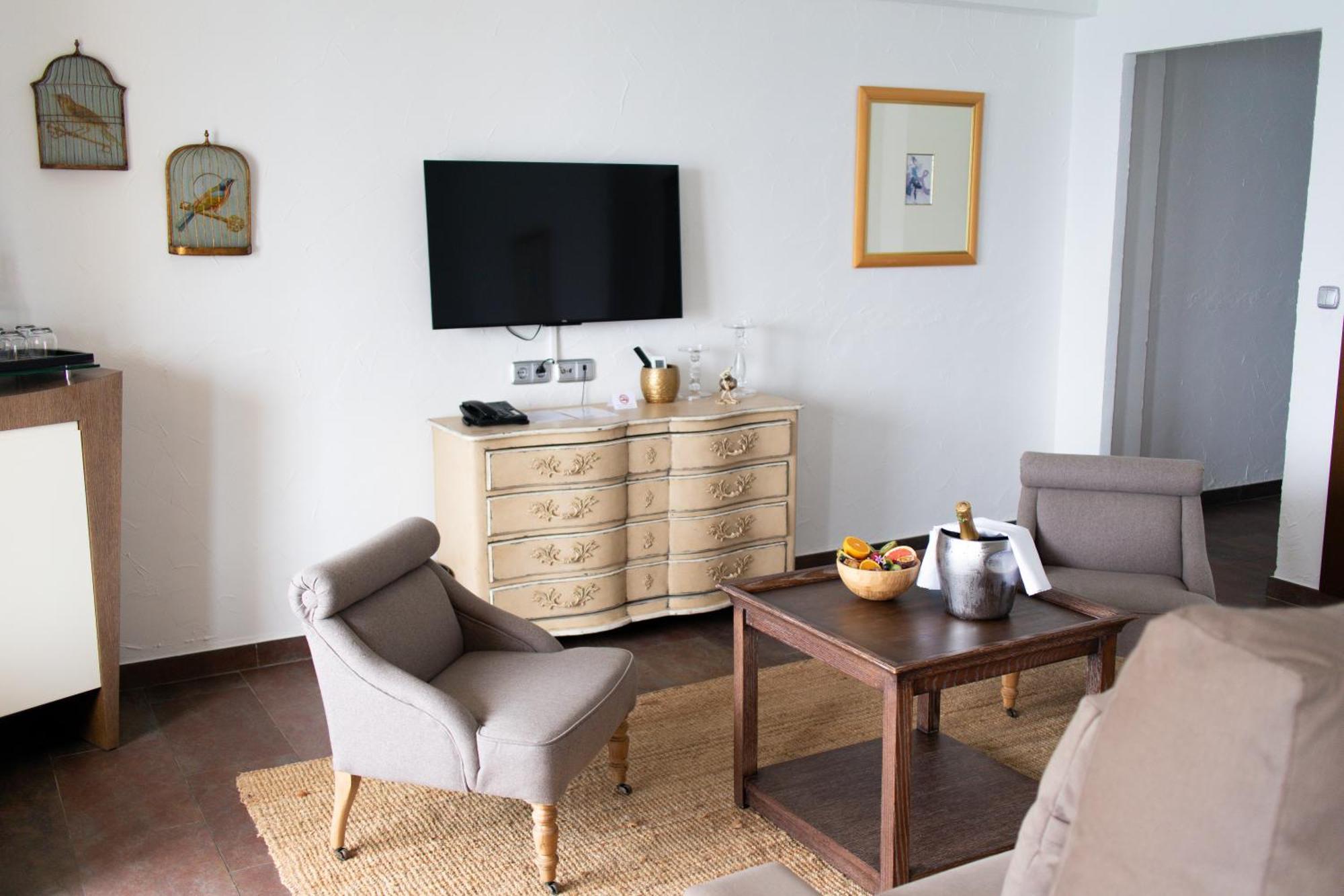 Surplage Hotel Cavaliere Le Lavandou Bagian luar foto